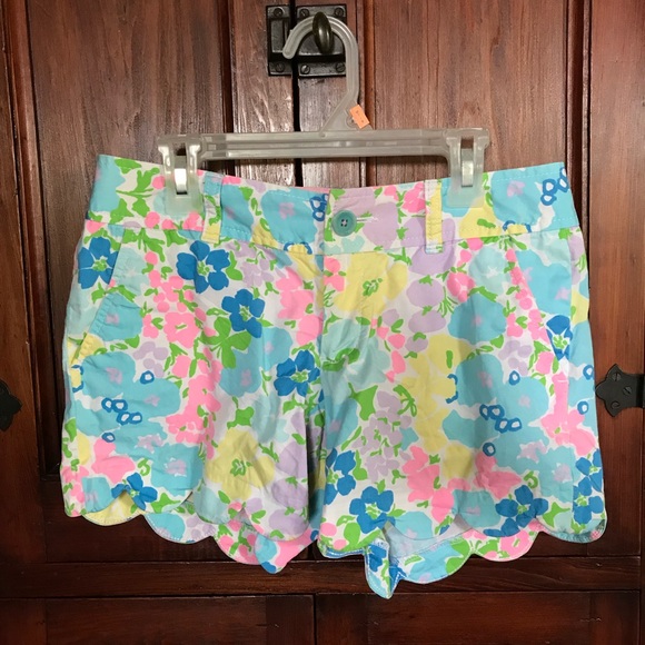 Lilly Pulitzer Pants - Lilly Pulitzer scallop shorts size 00